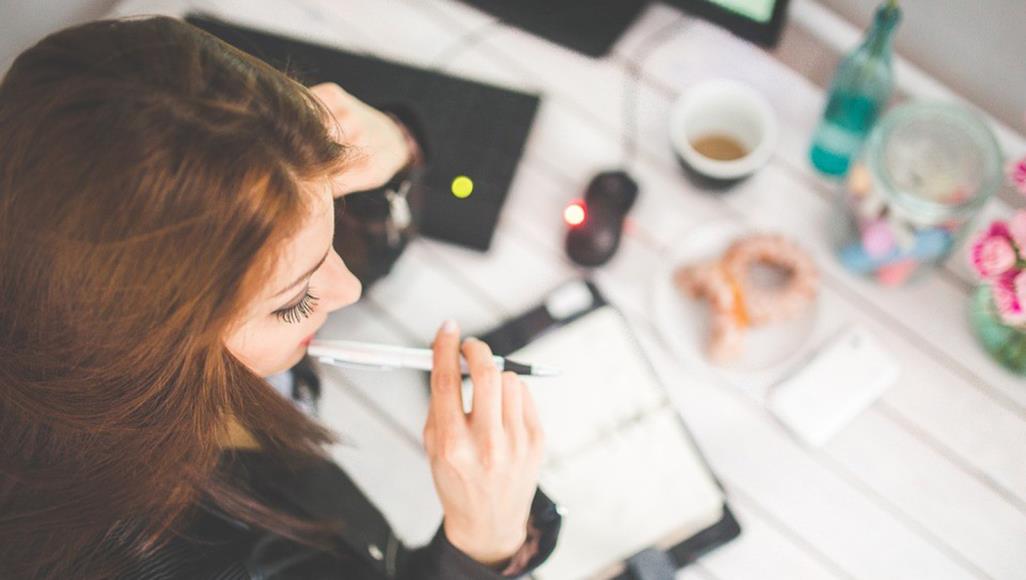 صوت| هل تستطيع الكتابة أن تخلصنا من الكابة؟